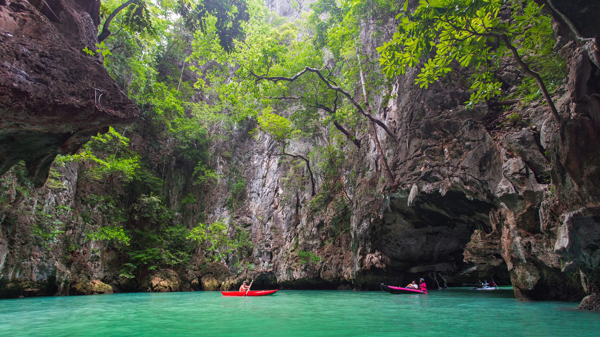 Canoe gliding through a limestone hong at Hong Island