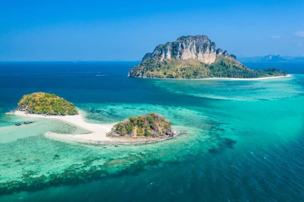 Sandbar joining small islands off Krabi on the 4 islands route