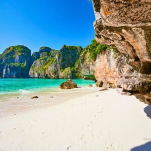 White sand and limestone cliffs on Phi Phi Leh